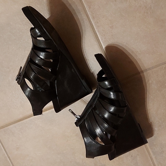 Life Stride Hollie Black Wedge Sandals - Picture 1 of 5